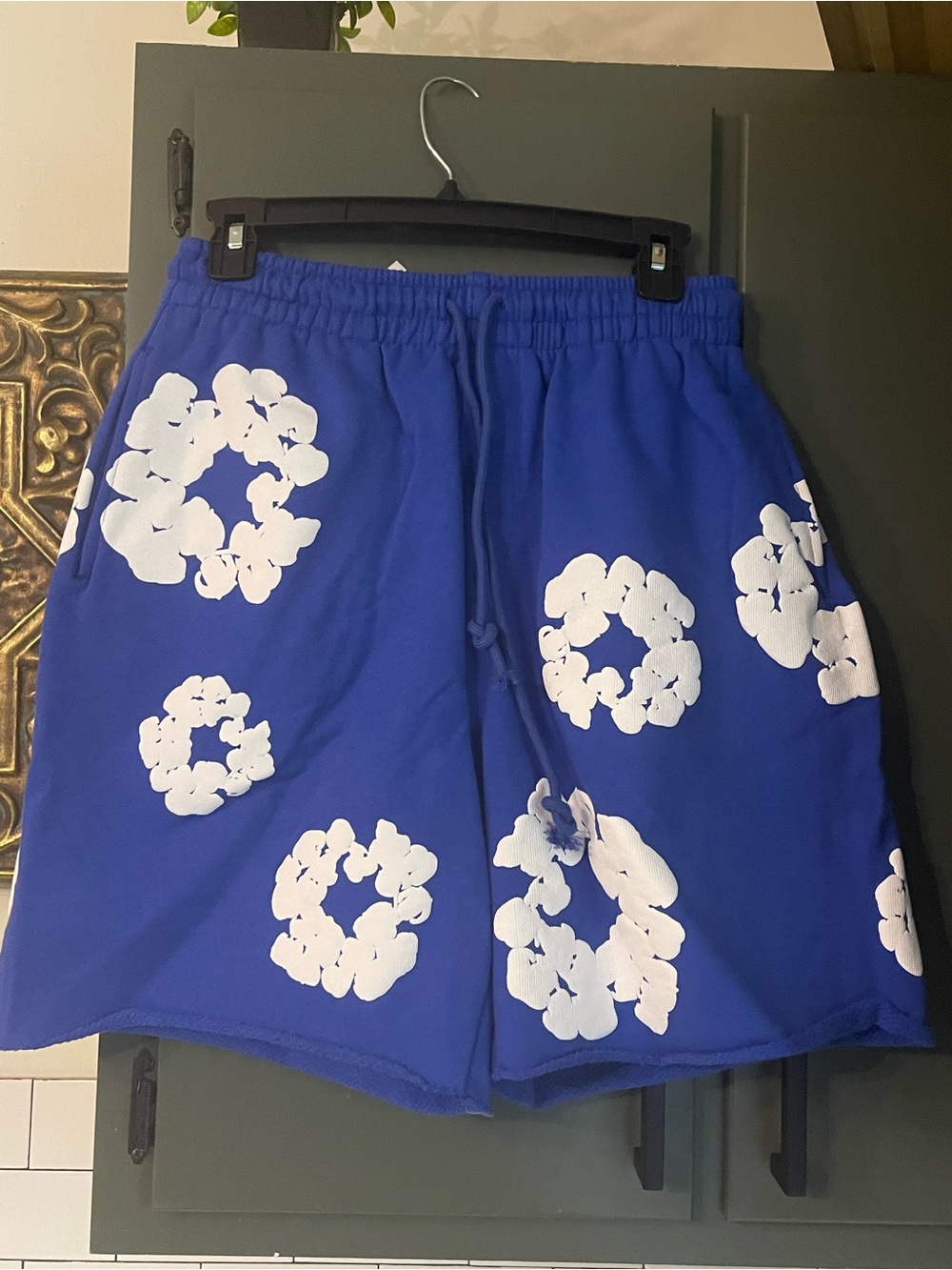 Mens Graphic Design Shorts Size S.